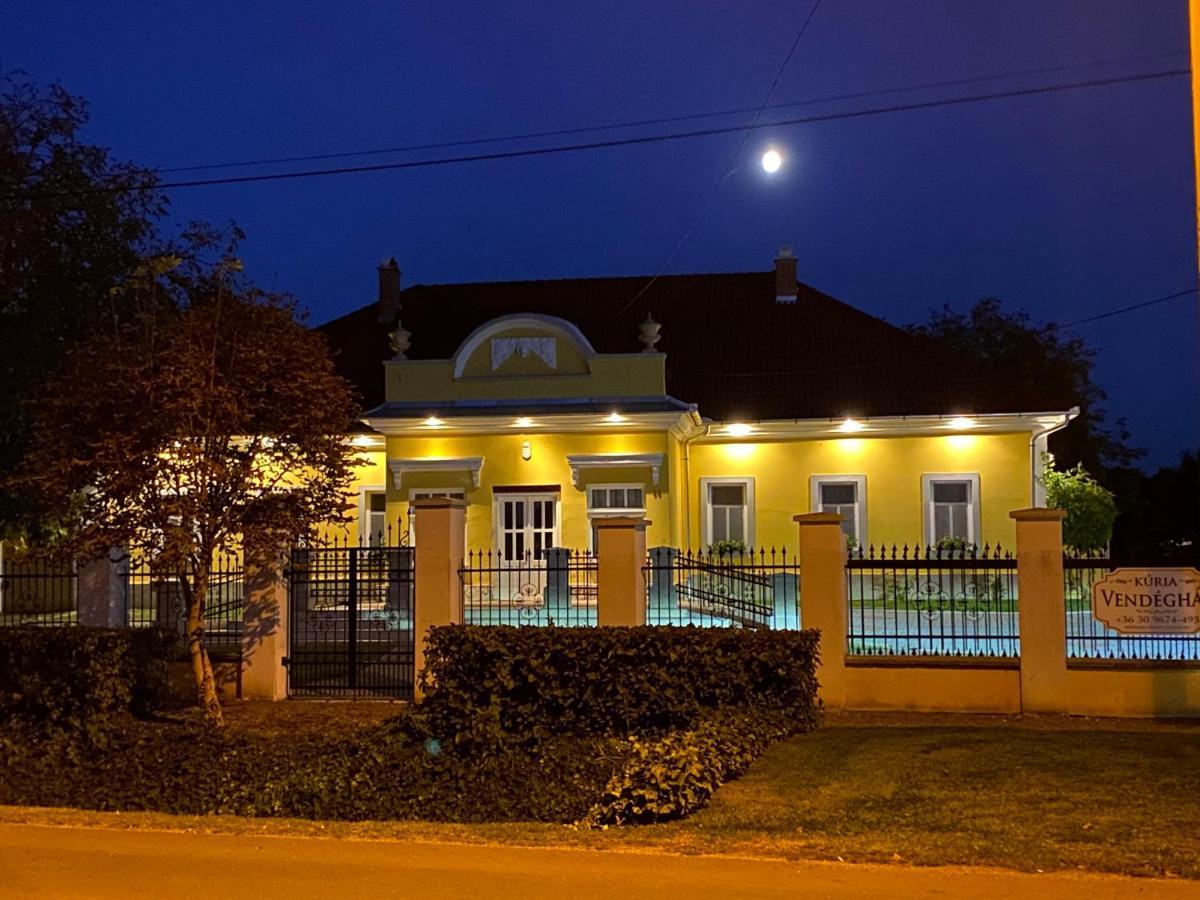 Kúria Vendégház Poroszlo Exterior foto
