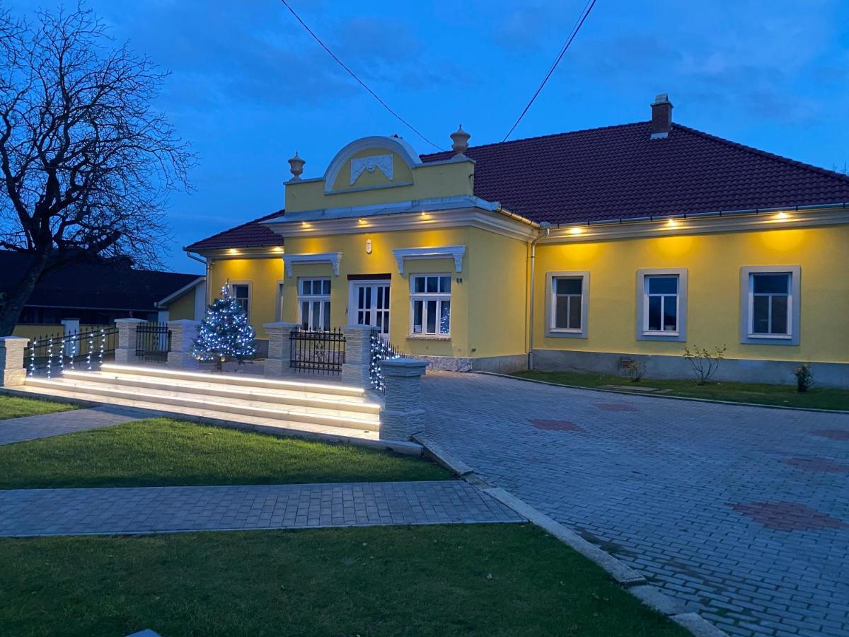 Kúria Vendégház Poroszlo Exterior foto