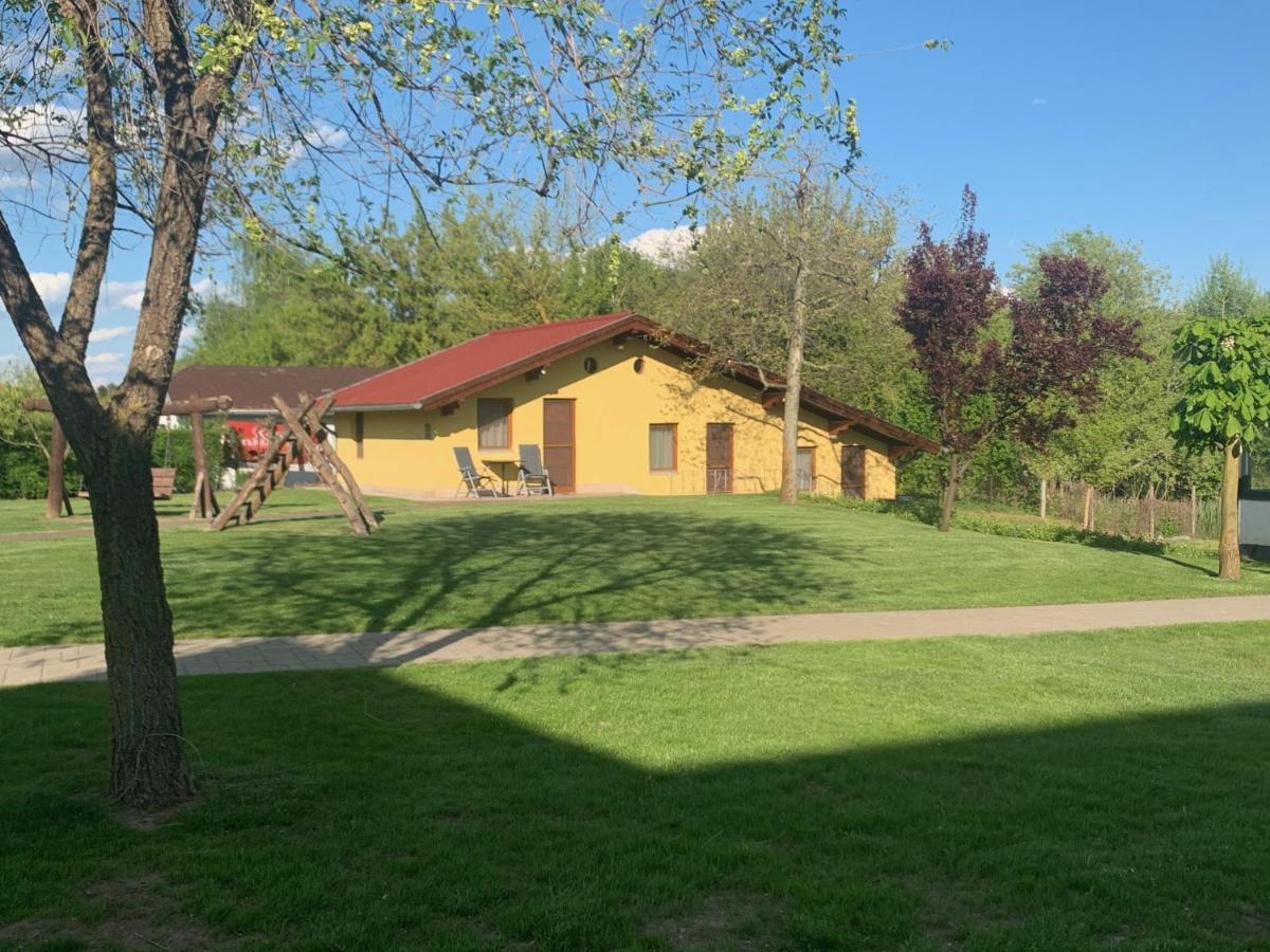Kúria Vendégház Poroszlo Exterior foto